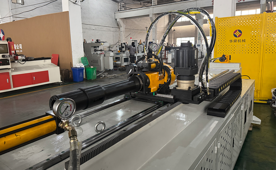 Plně automatický stroj na ohýbání trubek CNC řady S s volitelnou funkcí simulace Plně automatický stroj na ohýbání trubek CNC řady S s volitelnou funkcí simulace