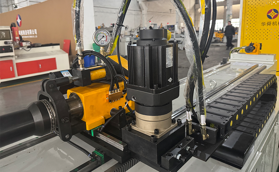 Plně automatický stroj na ohýbání trubek CNC řady S s volitelnou funkcí simulace Plně automatický stroj na ohýbání trubek CNC řady S s volitelnou funkcí simulace