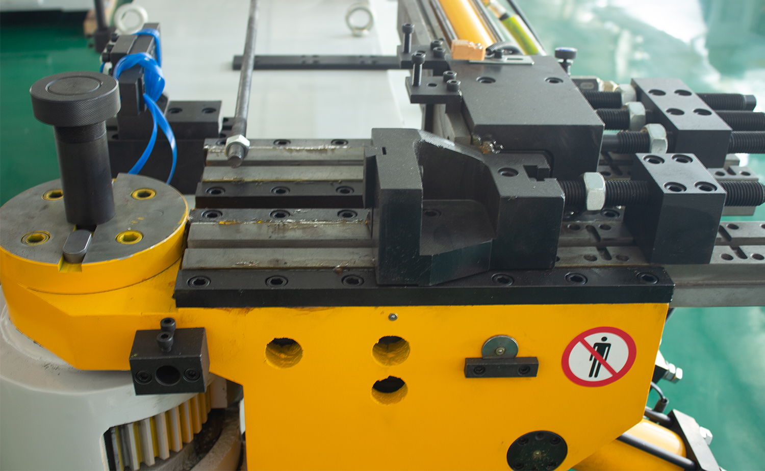 Hydraulická ohýbačka trubek s trnem řady NC S se snadným nastavením programu