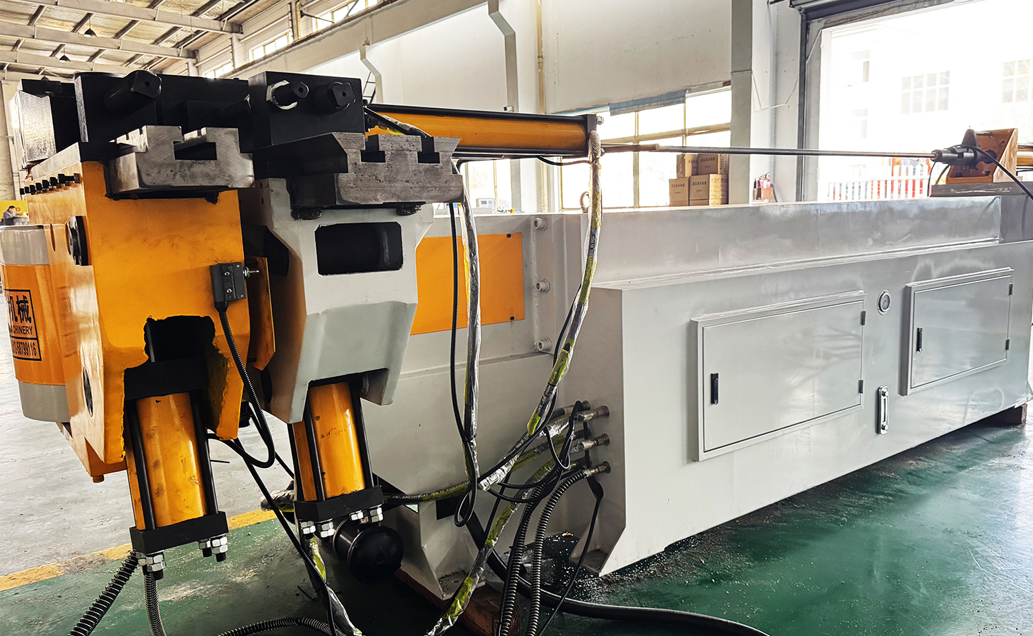 Hydraulická ohýbačka trubek řady NC M s ovládáním trnu