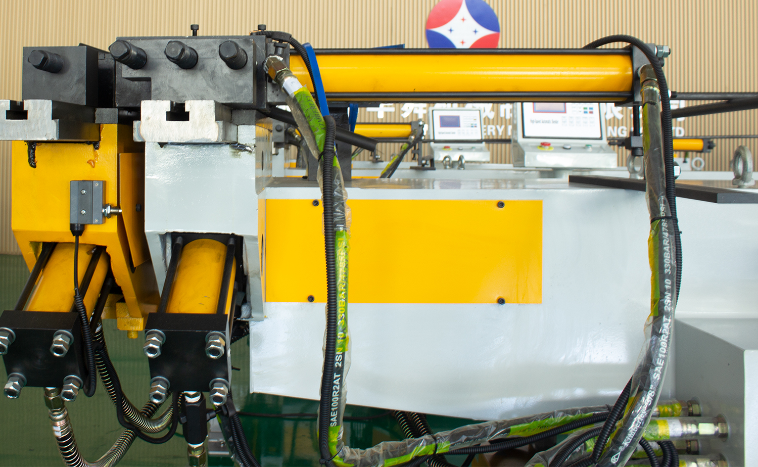 Hydraulická ohýbačka trubek s trnem řady NC S se snadným nastavením programu