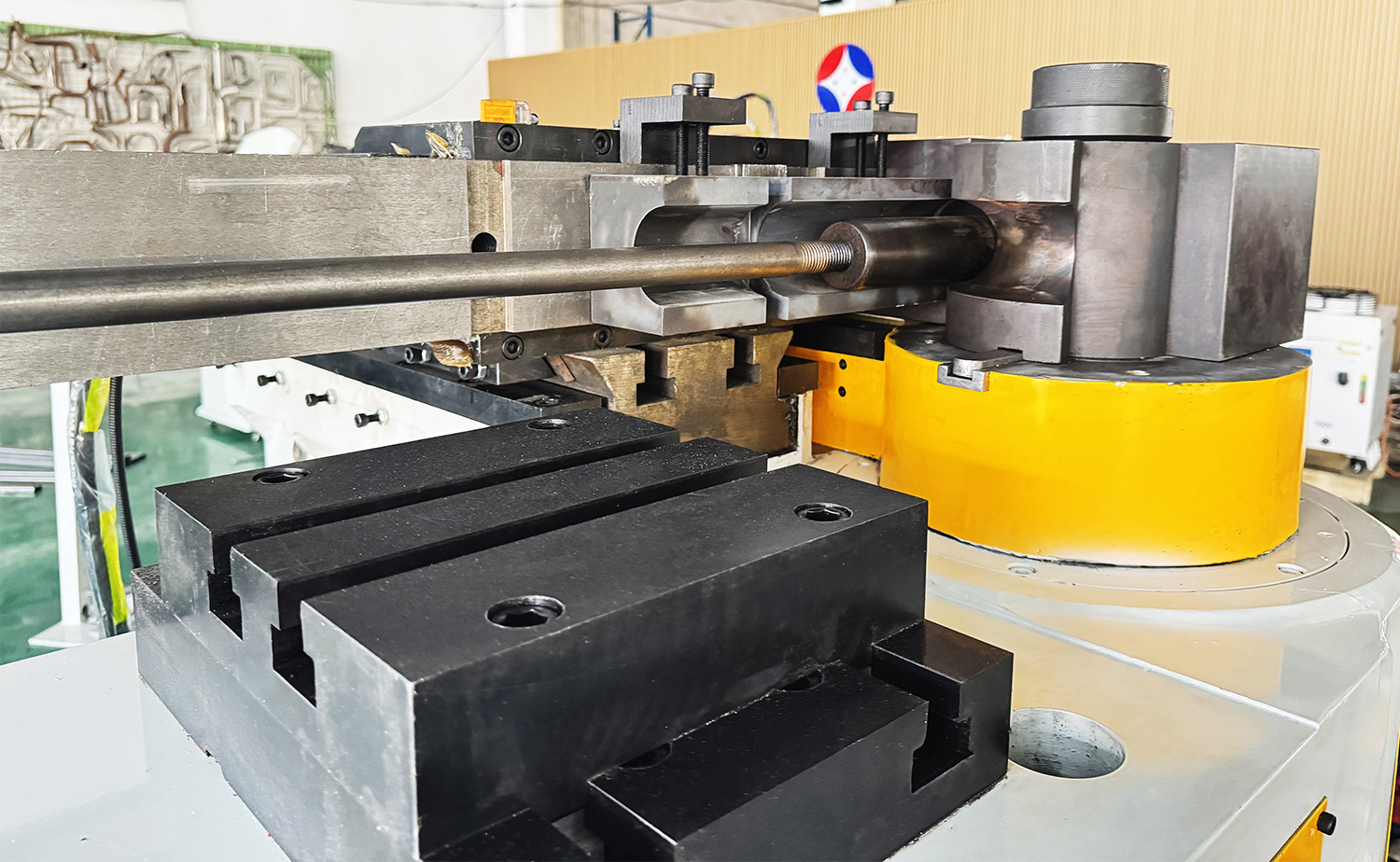 Hydraulická ohýbačka trubek řady NC M s ovládáním trnu