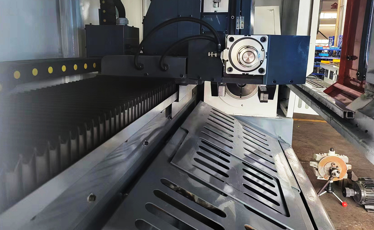 MCJG120 3D laserový řezací stroj na trubky
