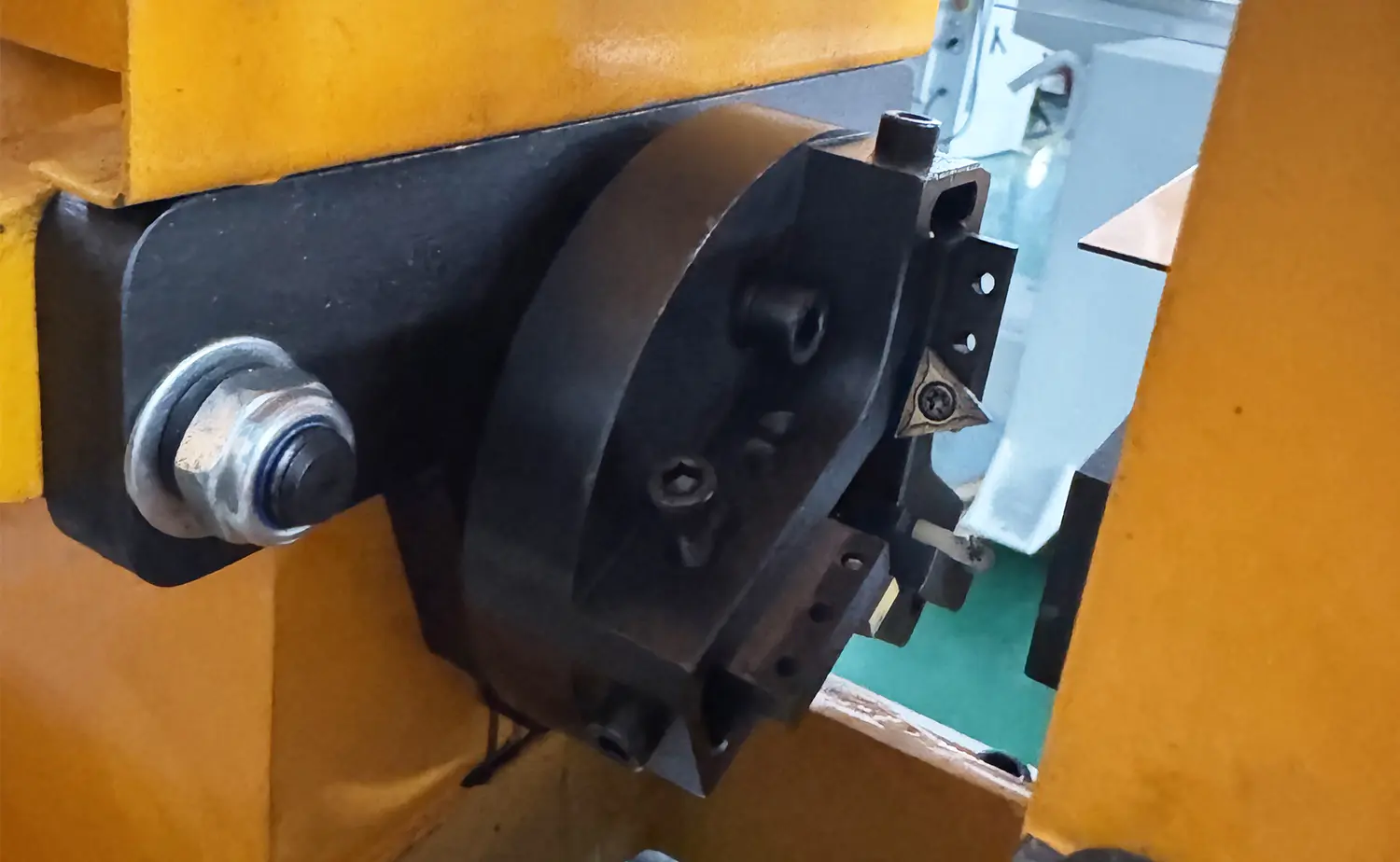 Hydraulický poloautomatický stroj na srážení hran trubek řady EF PV1