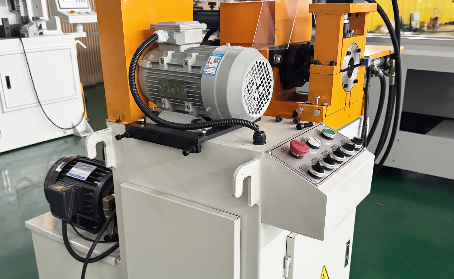 Hydraulický poloautomatický stroj na srážení hran trubek řady EF PV1
