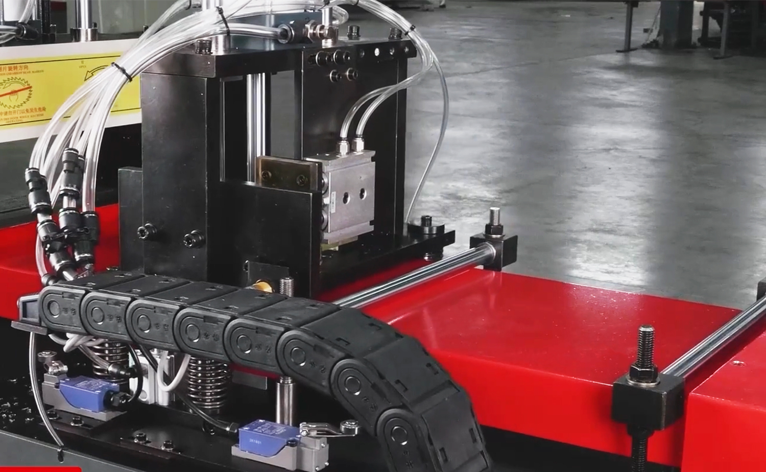 Plně automatický stroj na řezání hliníku a mědi řady CNC455