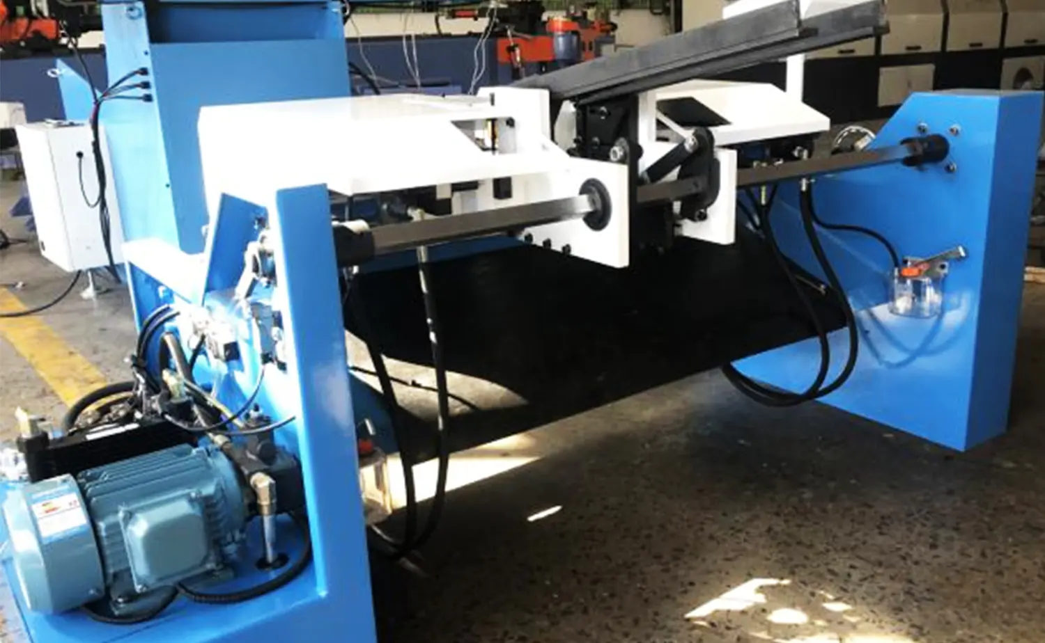DEF PV Series Hydraulické srážení hran trubek s dvojitou hlavou DEF PV Series Hydraulické srážení hran trubek s dvojitou hlavou