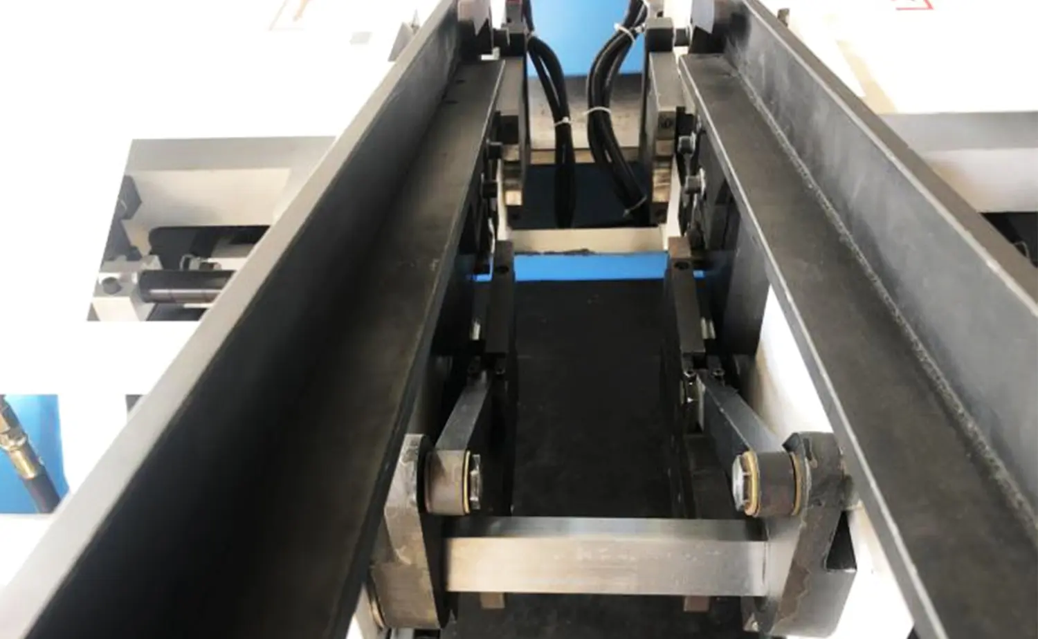 DEF PV Series Hydraulické srážení hran trubek s dvojitou hlavou DEF PV Series Hydraulické srážení hran trubek s dvojitou hlavou